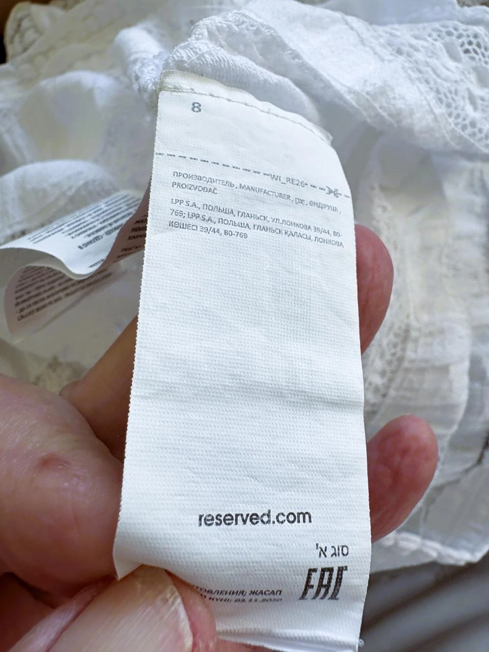 Reserved Top elástico blanco – Cuello dentado y mangas fruncidas – Perfecto O – photo 13